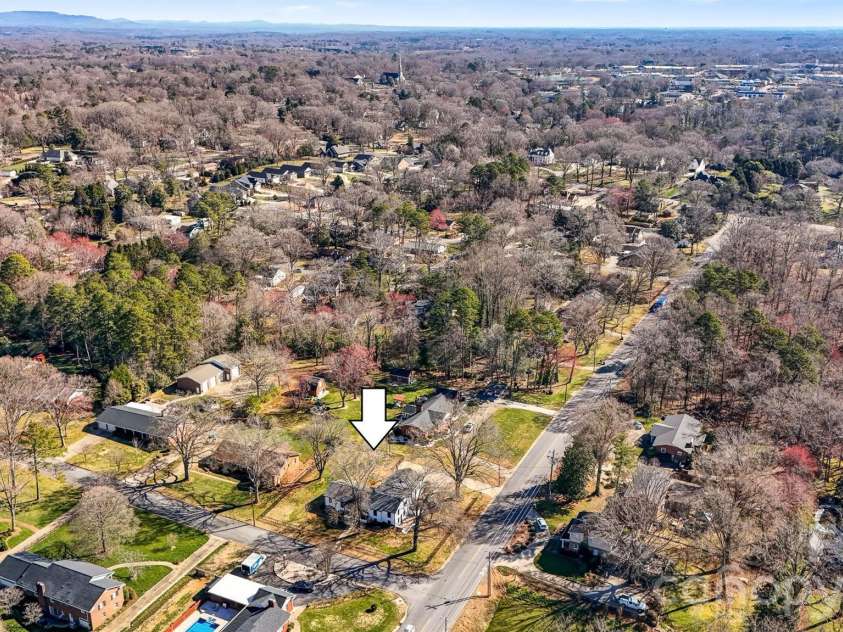 1206 9th Street, Hickory, NC 28601.  MLS# CAR4352640, YatesRealty ID 6909. 