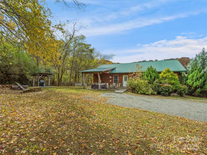 1640, 1641, 1642 River Road, Hot Springs, NC 28743.  MLS# CAR4318441, YatesRealty ID 691. Cabin #3