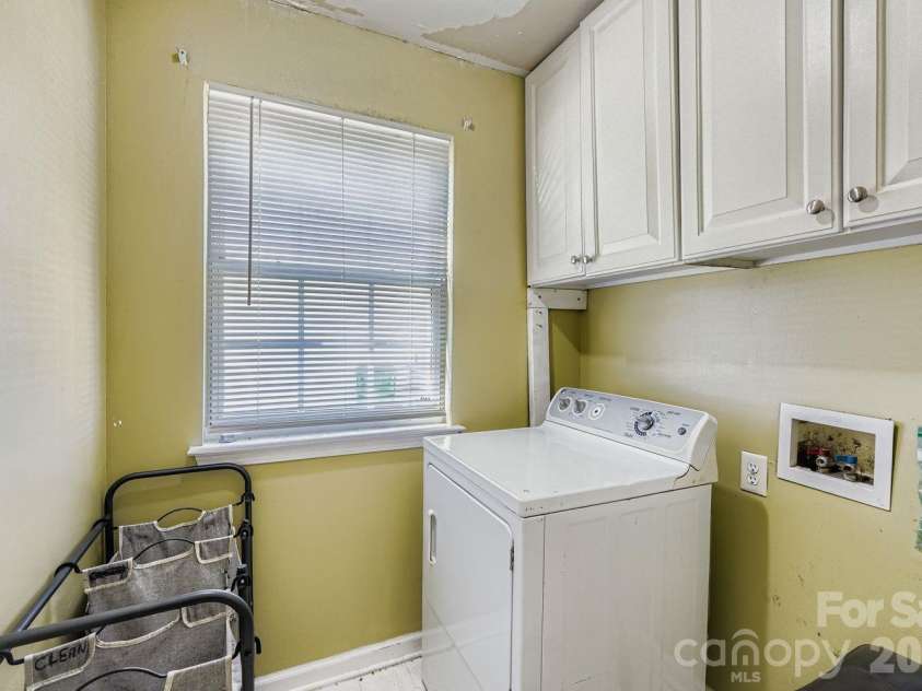 10303 Baskerville Avenue, Charlotte, NC 28269.  MLS# CAR4400036, YatesRealty ID 6912. 