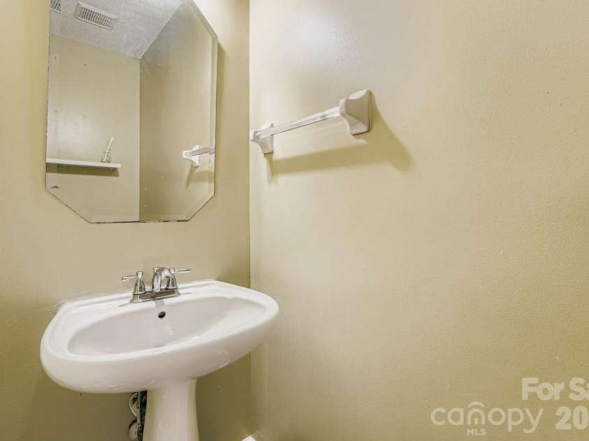 10303 Baskerville Avenue, Charlotte, NC 28269.  MLS# CAR4400036, YatesRealty ID 6912. Bathroom
