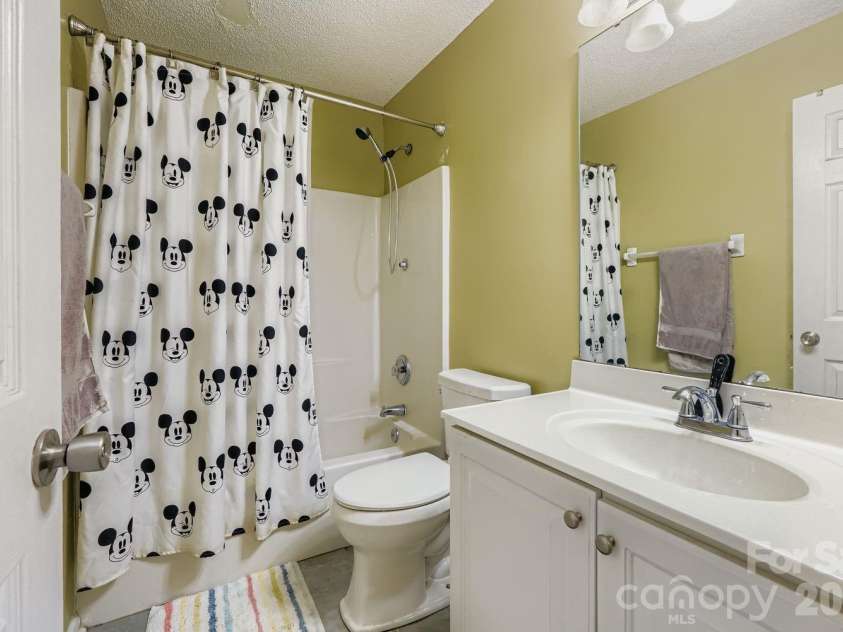 10303 Baskerville Avenue, Charlotte, NC 28269.  MLS# CAR4400036, YatesRealty ID 6912. Bathroom