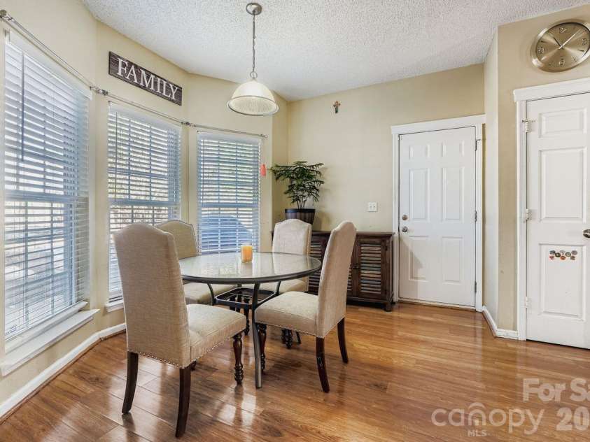 10303 Baskerville Avenue, Charlotte, NC 28269.  MLS# CAR4400036, YatesRealty ID 6912. Dining Area