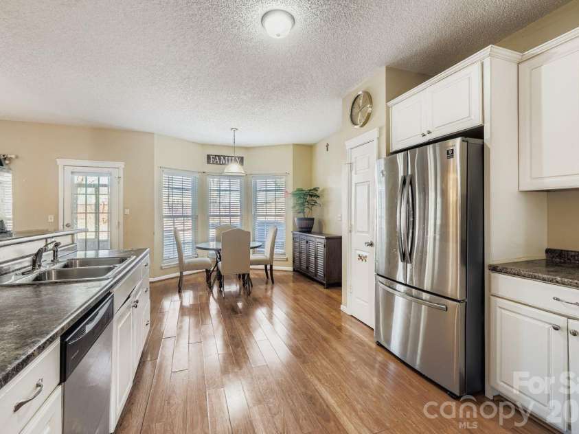 10303 Baskerville Avenue, Charlotte, NC 28269.  MLS# CAR4400036, YatesRealty ID 6912. Kitchen