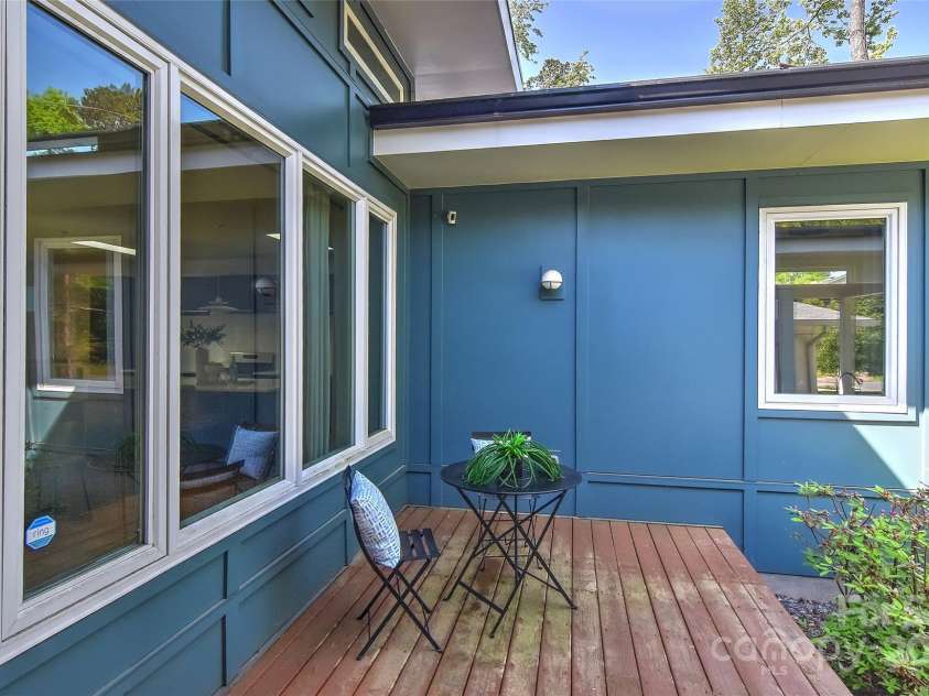 1900 Lakedell Drive, Charlotte, NC 28215.  MLS# CAR4246873, YatesRealty ID 6914. 