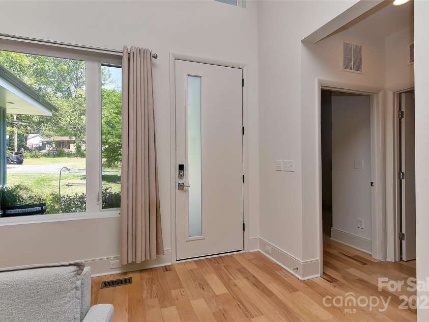 1900 Lakedell Drive, Charlotte, NC 28215.  MLS# CAR4246873, YatesRealty ID 6914. 