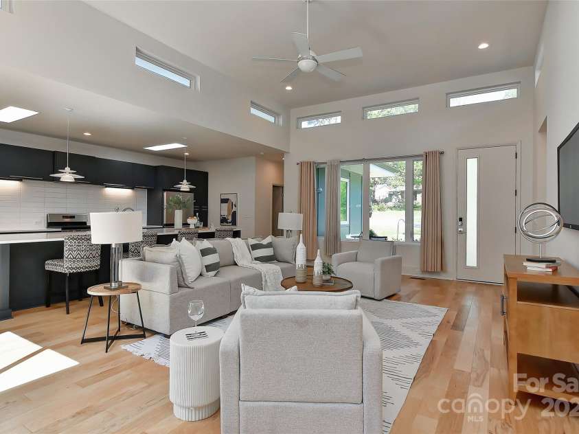 1900 Lakedell Drive, Charlotte, NC 28215.  MLS# CAR4246873, YatesRealty ID 6914. 