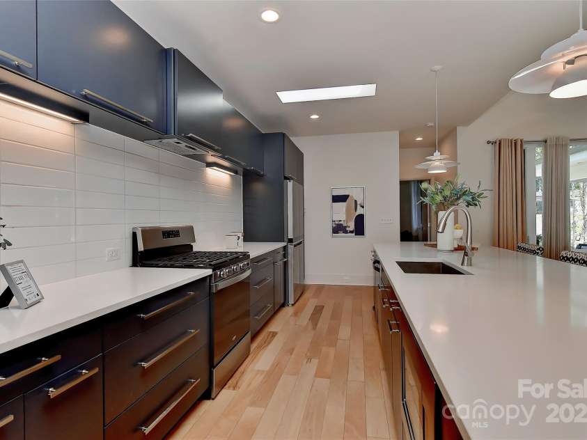 1900 Lakedell Drive, Charlotte, NC 28215.  MLS# CAR4246873, YatesRealty ID 6914. 