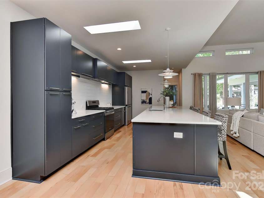 1900 Lakedell Drive, Charlotte, NC 28215.  MLS# CAR4246873, YatesRealty ID 6914. 