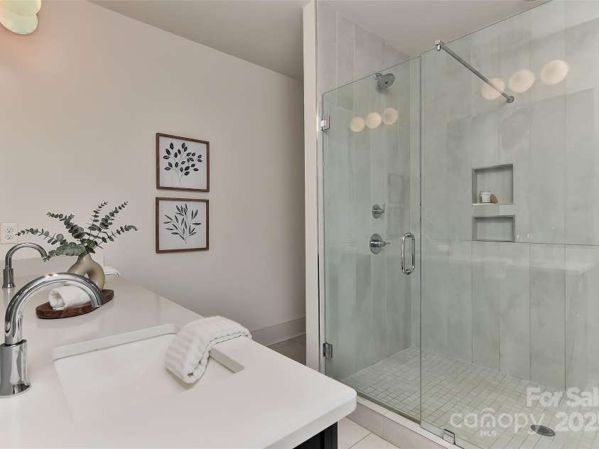 1900 Lakedell Drive, Charlotte, NC 28215.  MLS# CAR4246873, YatesRealty ID 6914. 