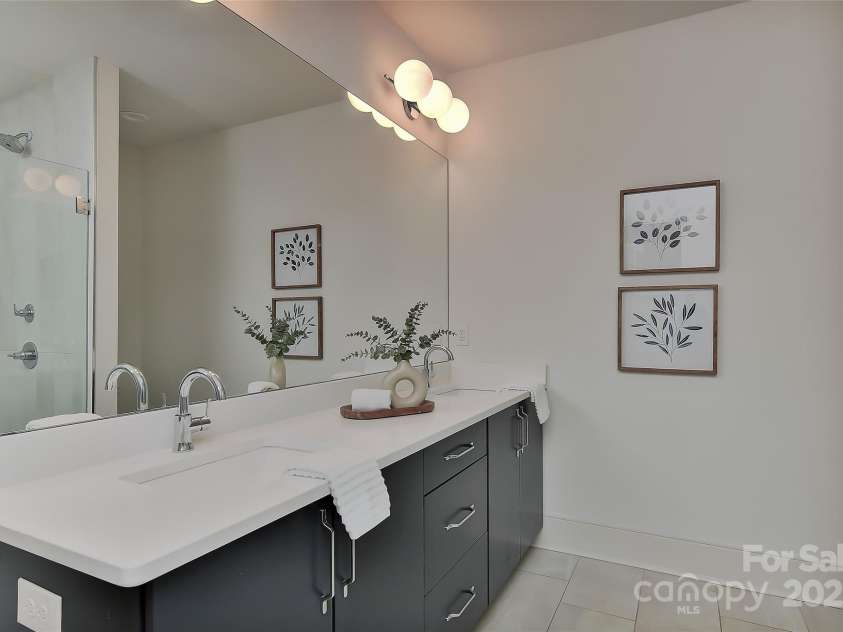 1900 Lakedell Drive, Charlotte, NC 28215.  MLS# CAR4246873, YatesRealty ID 6914. 