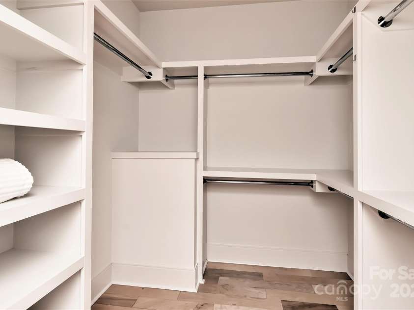 1900 Lakedell Drive, Charlotte, NC 28215.  MLS# CAR4246873, YatesRealty ID 6914. 