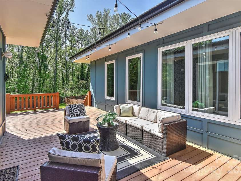 1900 Lakedell Drive, Charlotte, NC 28215.  MLS# CAR4246873, YatesRealty ID 6914. 