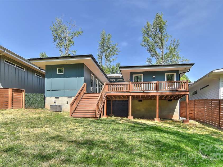 1900 Lakedell Drive, Charlotte, NC 28215.  MLS# CAR4246873, YatesRealty ID 6914. 