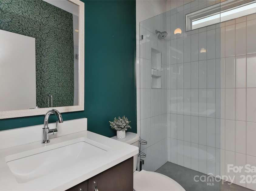 1900 Lakedell Drive, Charlotte, NC 28215.  MLS# CAR4246873, YatesRealty ID 6914. 