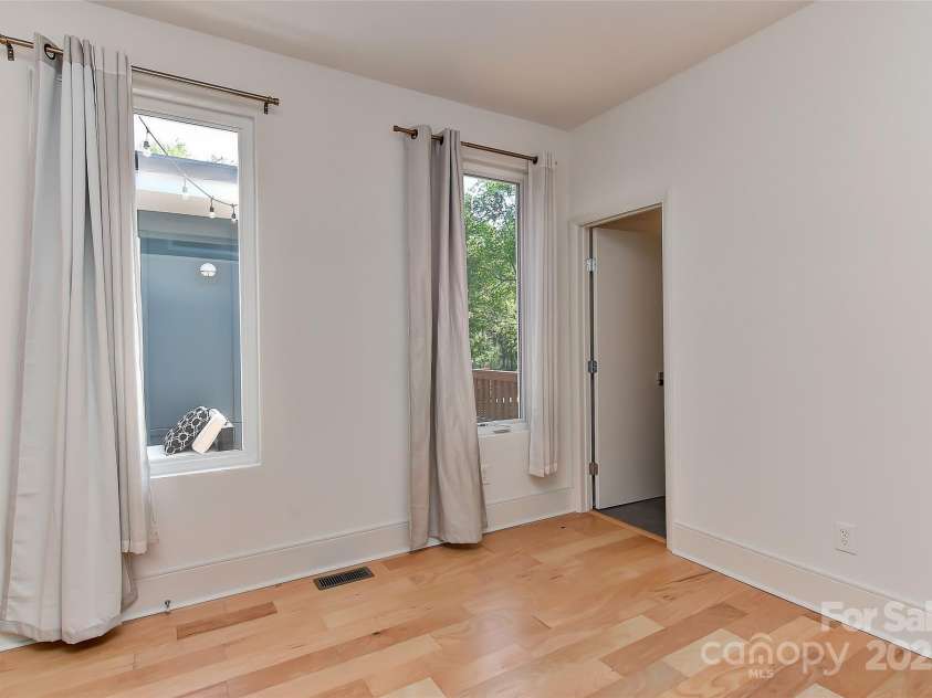 1900 Lakedell Drive, Charlotte, NC 28215.  MLS# CAR4246873, YatesRealty ID 6914. 