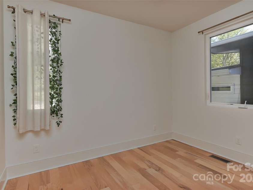 1900 Lakedell Drive, Charlotte, NC 28215.  MLS# CAR4246873, YatesRealty ID 6914. 