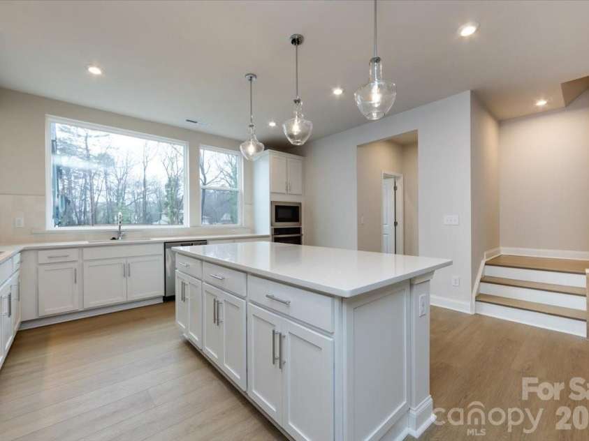 8030 Cedarsmith Court, Charlotte, NC 28217.  MLS# CAR4353004, YatesRealty ID 6914. Gourmet Kitchen