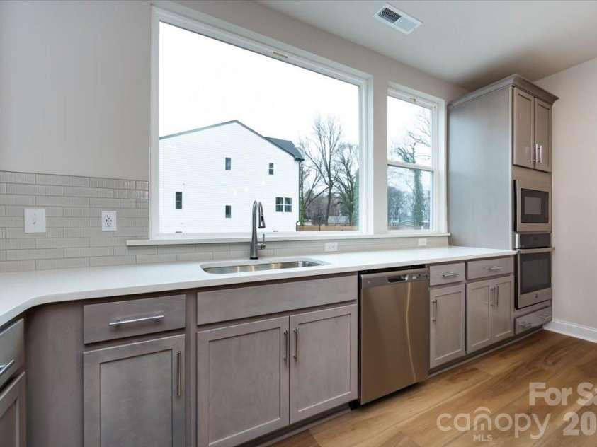 8022 Cedarsmith Court, Charlotte, NC 28217.  MLS# CAR4353026, YatesRealty ID 6915. Gourmet Kitchen with Large Windows 