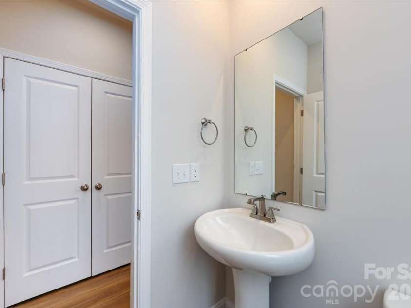 8022 Cedarsmith Court, Charlotte, NC 28217.  MLS# CAR4353026, YatesRealty ID 6915. Second Floor Powder