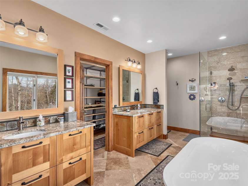 19 Ebby Ridge Road, Fairview, NC 28730.  MLS# CAR4235577, YatesRealty ID 6917. 