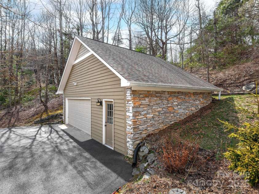 19 Ebby Ridge Road, Fairview, NC 28730.  MLS# CAR4235577, YatesRealty ID 6917. 