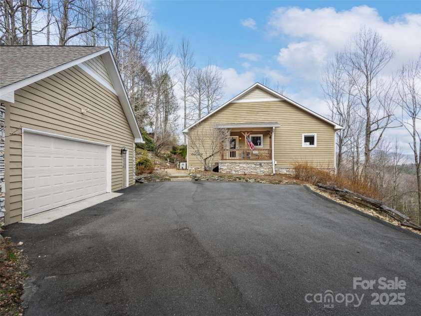 19 Ebby Ridge Road, Fairview, NC 28730.  MLS# CAR4235577, YatesRealty ID 6917. 