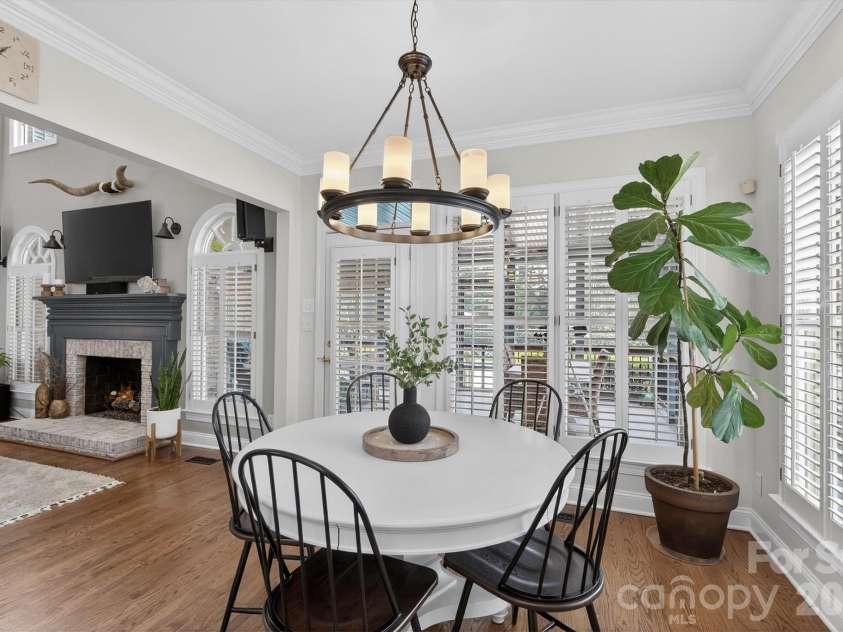 5300 Beritstrasse Court, Charlotte, NC 28277.  MLS# CAR4360661, YatesRealty ID 6917. Breakfast area