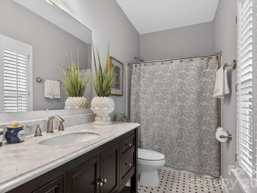5300 Beritstrasse Court, Charlotte, NC 28277.  MLS# CAR4360661, YatesRealty ID 6917. Ensuite bathroom