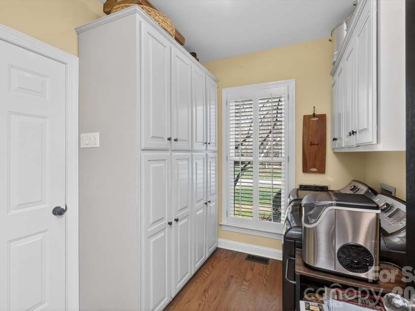 5300 Beritstrasse Court, Charlotte, NC 28277.  MLS# CAR4360661, YatesRealty ID 6917. Laundry room