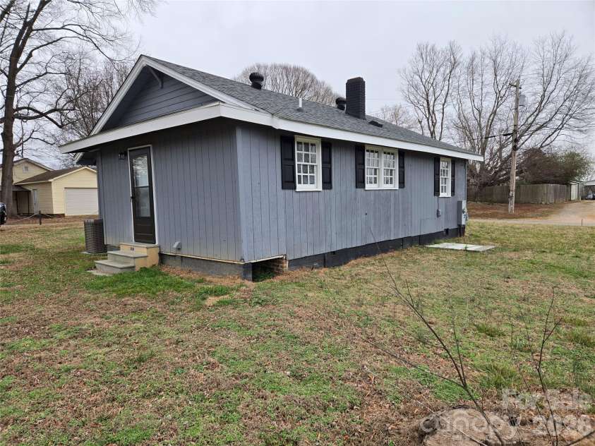 915 Chapel Street, Landis, NC 28088.  MLS# CAR4224519, YatesRealty ID 6918. 