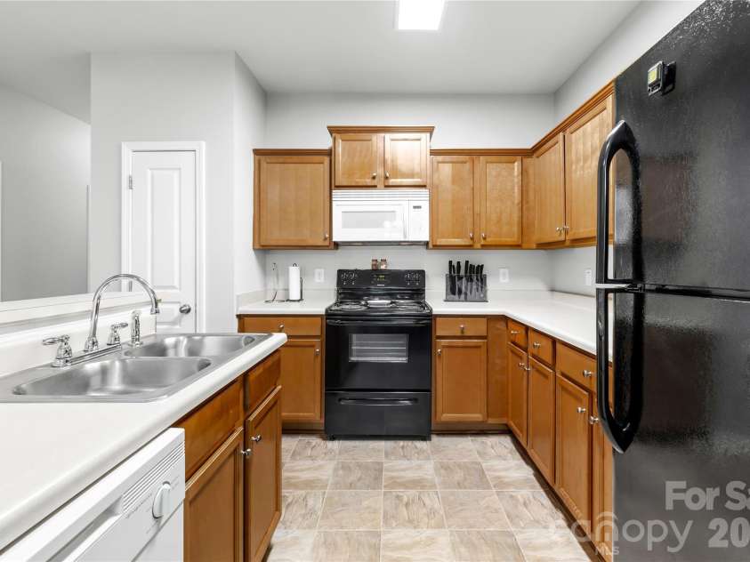 13614 Calloway Glen Drive, Charlotte, NC 28273.  MLS# CAR4352077, YatesRealty ID 6919. Super functional kitchen with pantry, ready for your updates!
