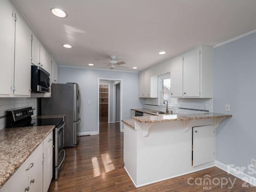 1624 Oak Trail Lane, Charlotte, NC 28216.  MLS# CAR4362047, YatesRealty ID 6920. 