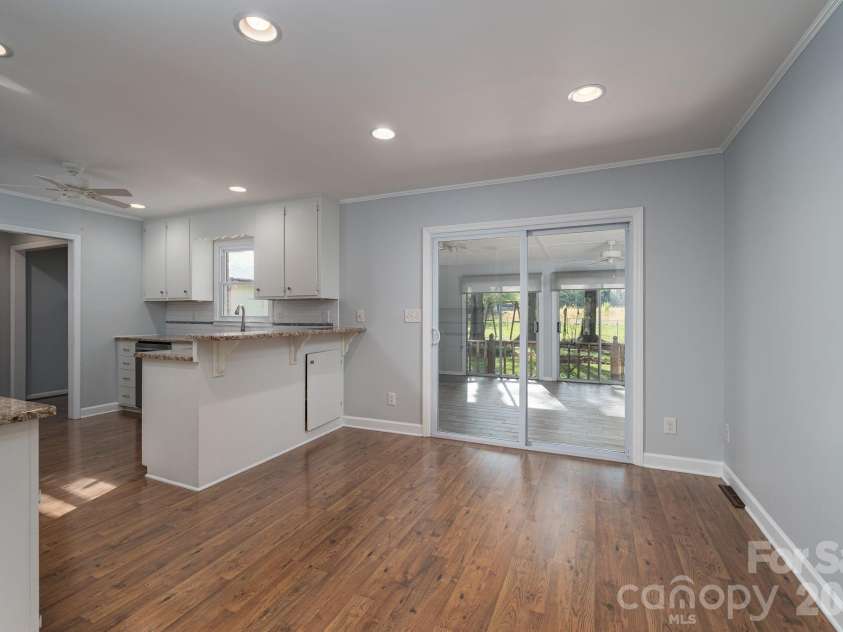 1624 Oak Trail Lane, Charlotte, NC 28216.  MLS# CAR4362047, YatesRealty ID 6920. 