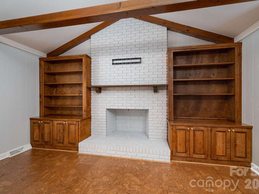 1624 Oak Trail Lane, Charlotte, NC 28216.  MLS# CAR4362047, YatesRealty ID 6920. 