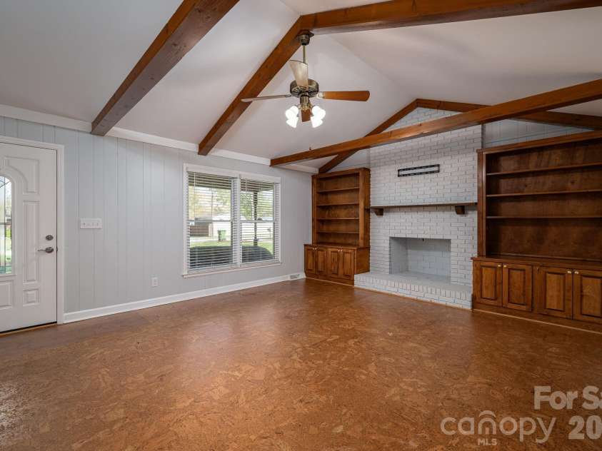 1624 Oak Trail Lane, Charlotte, NC 28216.  MLS# CAR4362047, YatesRealty ID 6920. 