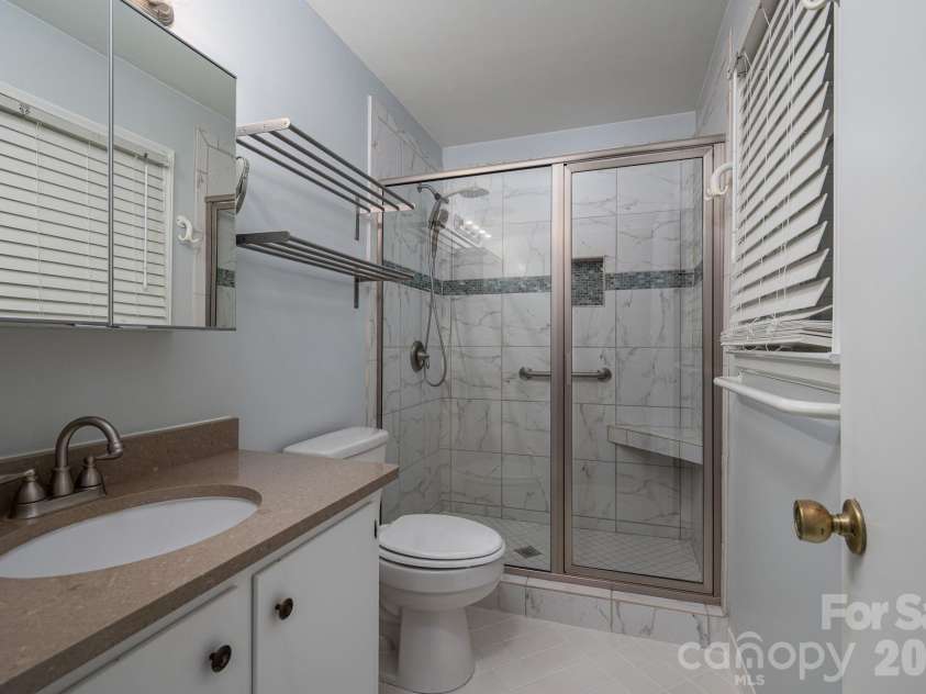 1624 Oak Trail Lane, Charlotte, NC 28216.  MLS# CAR4362047, YatesRealty ID 6920. 