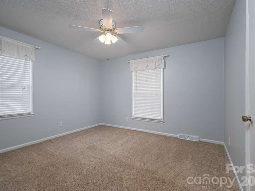 1624 Oak Trail Lane, Charlotte, NC 28216.  MLS# CAR4362047, YatesRealty ID 6920. 