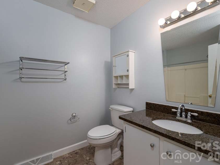 1624 Oak Trail Lane, Charlotte, NC 28216.  MLS# CAR4362047, YatesRealty ID 6920. 