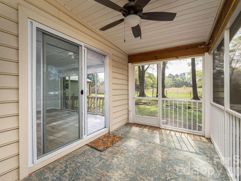 1624 Oak Trail Lane, Charlotte, NC 28216.  MLS# CAR4362047, YatesRealty ID 6920. 