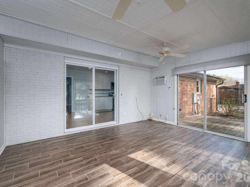 1624 Oak Trail Lane, Charlotte, NC 28216.  MLS# CAR4362047, YatesRealty ID 6920. 