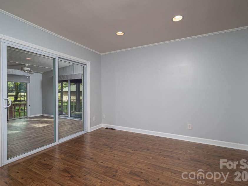 1624 Oak Trail Lane, Charlotte, NC 28216.  MLS# CAR4362047, YatesRealty ID 6920. 