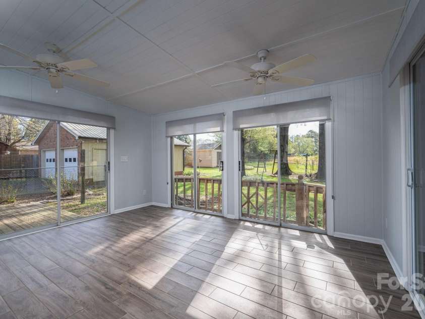 1624 Oak Trail Lane, Charlotte, NC 28216.  MLS# CAR4362047, YatesRealty ID 6920. 