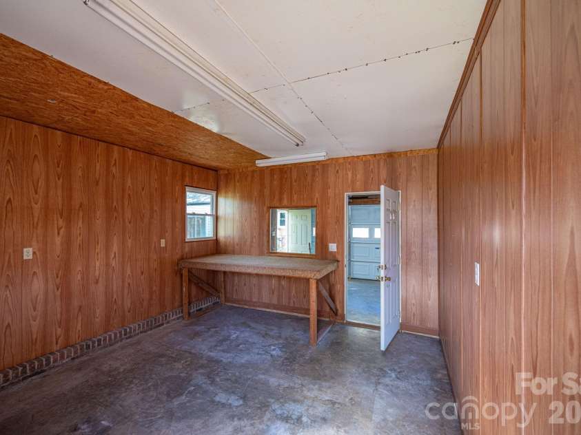 1624 Oak Trail Lane, Charlotte, NC 28216.  MLS# CAR4362047, YatesRealty ID 6920. 