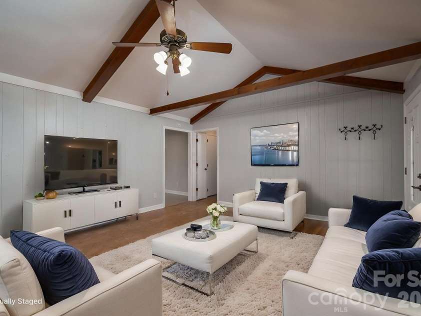 1624 Oak Trail Lane, Charlotte, NC 28216.  MLS# CAR4362047, YatesRealty ID 6920. Virtual Staging