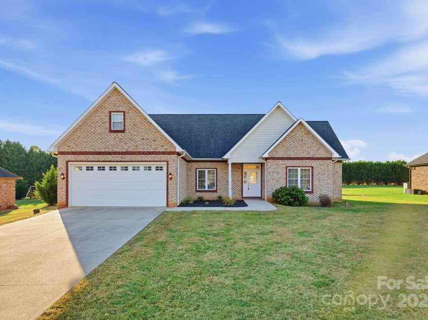 116 Postell Drive, Statesville, NC 28625.  MLS# CAR4318122, YatesRealty ID 6921. 