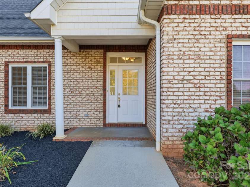 116 Postell Drive, Statesville, NC 28625.  MLS# CAR4318122, YatesRealty ID 6921. 