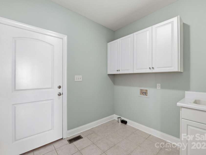 116 Postell Drive, Statesville, NC 28625.  MLS# CAR4318122, YatesRealty ID 6921. 