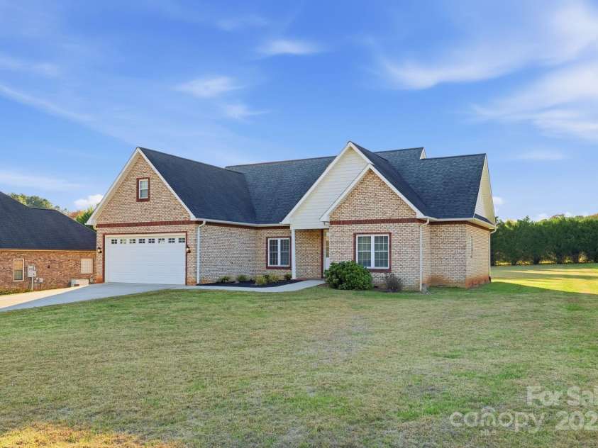 116 Postell Drive, Statesville, NC 28625.  MLS# CAR4318122, YatesRealty ID 6921. 