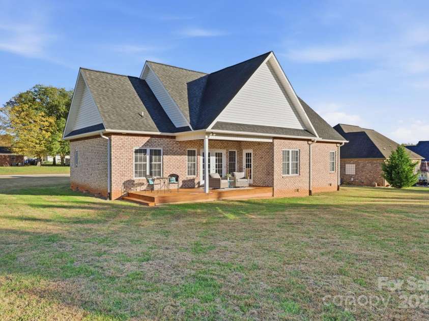 116 Postell Drive, Statesville, NC 28625.  MLS# CAR4318122, YatesRealty ID 6921. 
