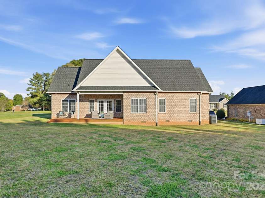116 Postell Drive, Statesville, NC 28625.  MLS# CAR4318122, YatesRealty ID 6921. 